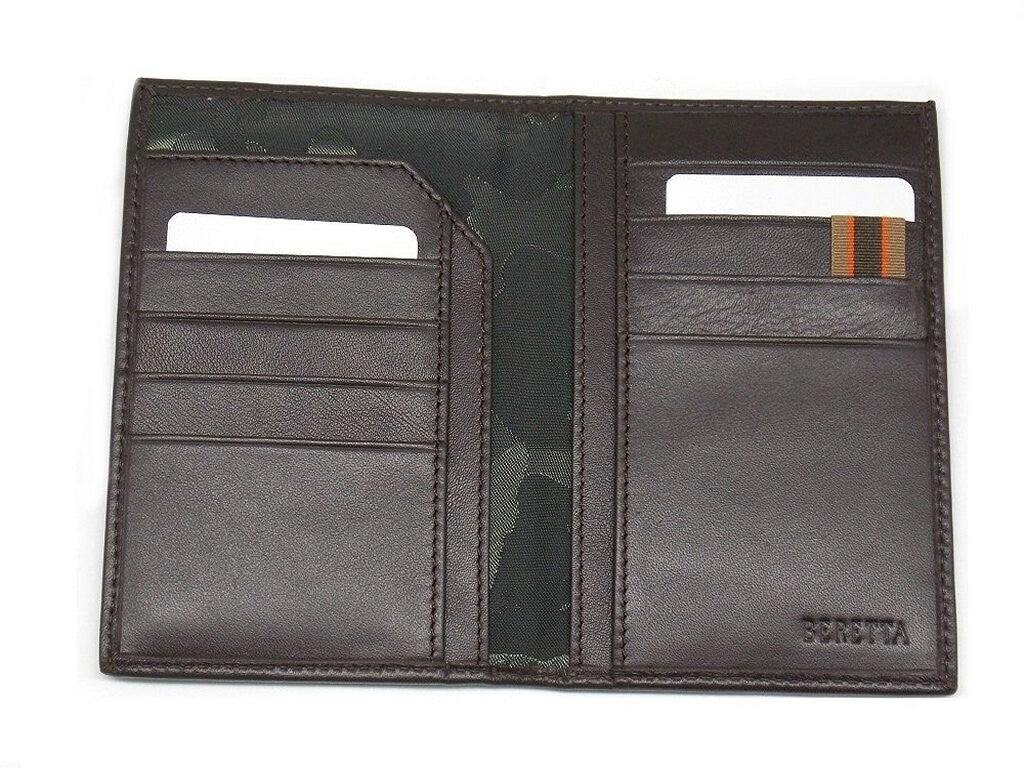 Portafoglio beretta unisex in pelle marrone porta passaporto